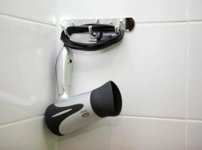 Диван и чемодан на улице Сибиряков-Гвардейцев