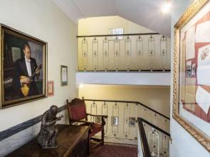 International au Lac Historic Lakeside Hotel