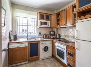 Отель Los Amigos Beach Club