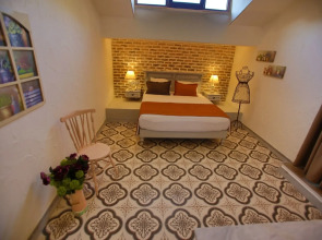 S3 Orange Exclusive Hotel