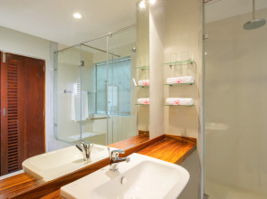 Mermaid Hotel & Club