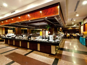 Курортный отель Grand Pacific Sovereign Resort & Spa