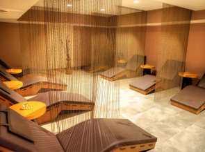 Le Bleu Hotel & Resort