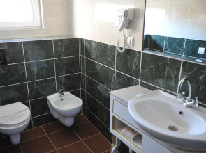 Queen's Astoria Design Hotel