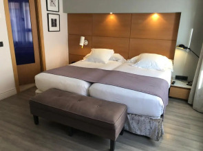 Отель Barcelona Catedral