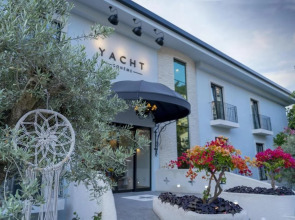 Yacht Boheme Hotel