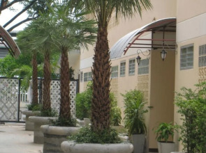 Rafael Mansion Bangkok Aiport