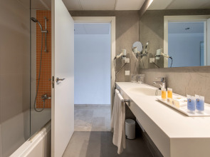 Belroy Hotel and Apartments