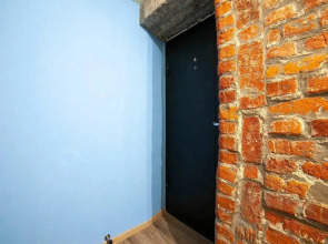 Диван и чемодан на улице Сибиряков-Гвардейцев