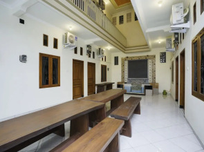 OYO 1642 Penginapan Anggrek Syariah 2