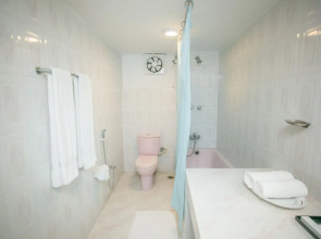 Hotel Tropical Daisy