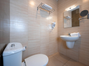 Gillieru Harbour Hotel