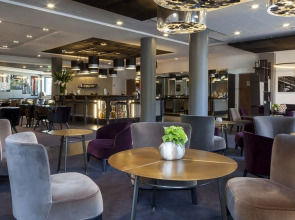 AC Porte Maillot Hotel