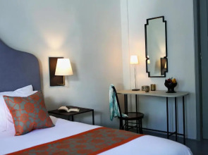 Lovinalife Room & Cafe