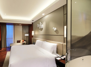 HUALUXE Wuxi Taihu by IHG