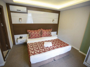 Royal Life Exclusive