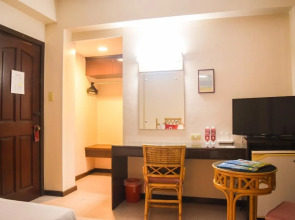 OYO 414 Humberto's Hotel