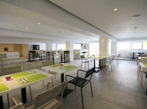 Sea Cleo Napa Hotel & Annex