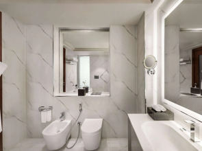 Wyndham Grand Doha West Bay Beach