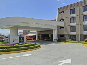 Irazu Hotel & Studios