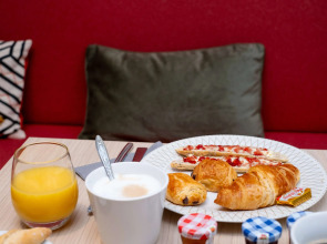 Kyriad Paris 10 - Canal Saint Martin - République