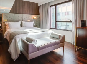 Qoya São Paulo Paulista, Curio Collection by Hilton