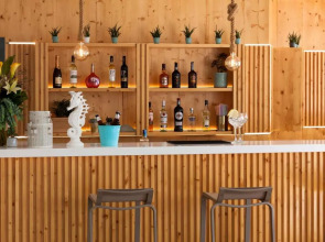 Carcavelos Beach Hotel