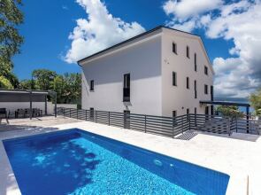 Spacious Pool Apartment Crikvenica