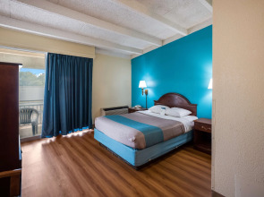 Red Carpet Inn & Suites