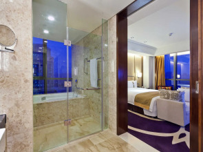 Holiday Inn Qingdao City Centre by IHG