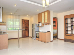 Whispering Palms Suite