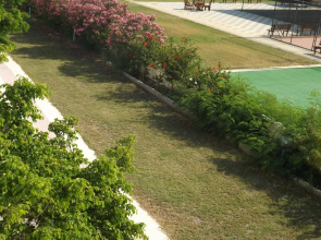 Leonidas Hotel and Studios