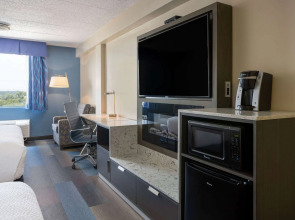 Days Hotel by Wyndham North Bergen NYC Area