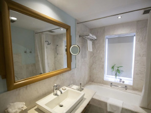 Ambassador, New Delhi - IHCL SeleQtions