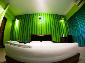 Hotel Tropical Daisy