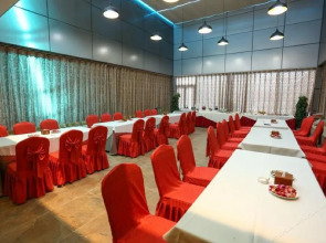 Chonpines Hotels·Caoqiao Metro Station