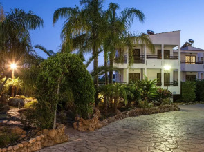 Coliseum Studios & Apartments