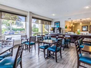 Quality Inn Palm Beach International Airport