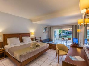 Kipriotis Hippocrates & Maris Suites