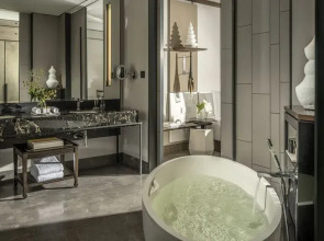 Отель Four Seasons Bangkok at Chao Phraya River