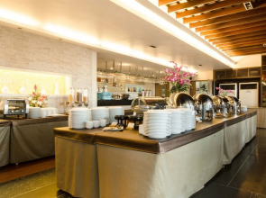 The StandardX Bangkok Phra Arthit