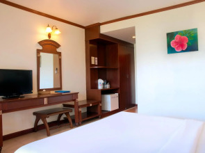 Lanta Casuarina Beach Resort