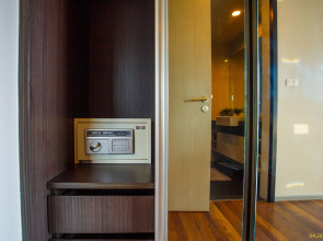 6th Avenue Surin Beach