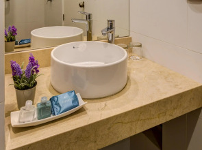 Arawi Miraflores Express