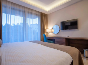 Отель Twelve by Aycon