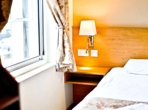 Kings Cross Inn Hotel