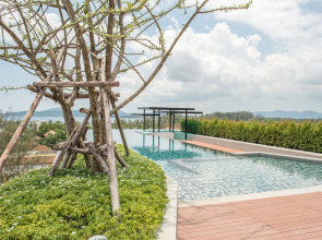 6th Avenue Surin Beach