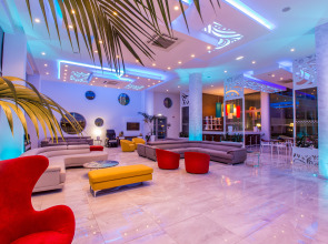 Nicholas Color Hotel