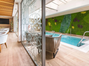 Catalonia Giralda Hotel