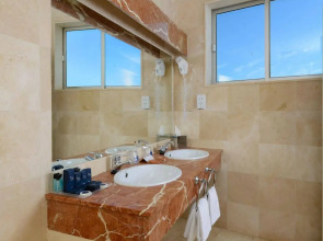 The Caleta Hotel Health, Beauty & Conference Centre